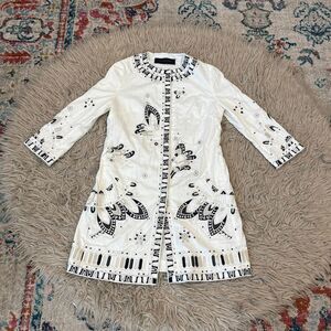 Elie Tahari collarless embroidered long topper jacket small